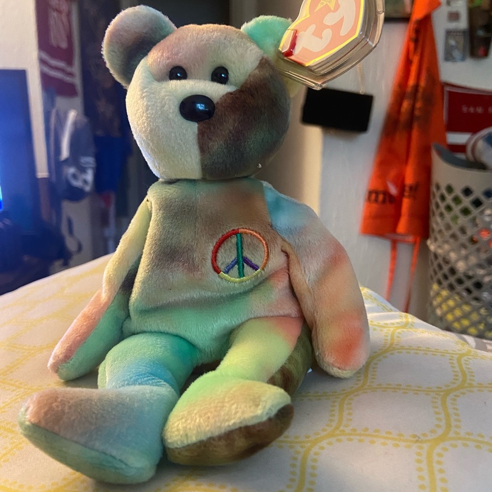 NWT 1996 rare Peace Bear beanie baby